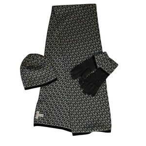 NWOT Women’s Michael Kors Winter Set